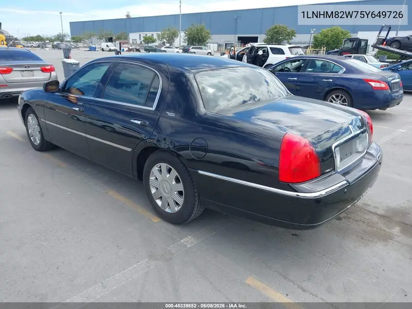 2005 Lincoln Town Car Signature Limited VIN: 1LNHM82W75Y649726 Lot: 45339852