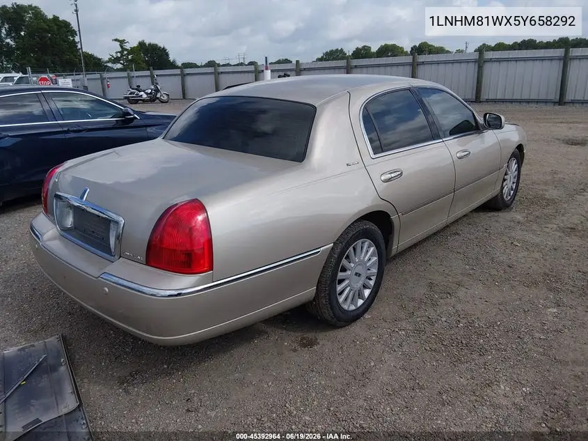 2005 Lincoln Town Car Signature VIN: 1LNHM81WX5Y658292 Lot: 45392964