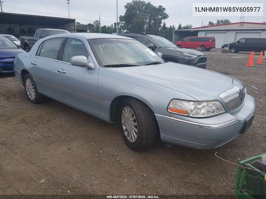 2005 Lincoln Town Car Signature VIN: 1LNHM81W85Y605977 Lot: 45472033