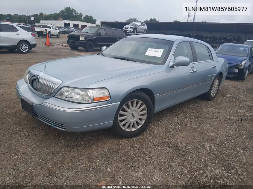 2005 Lincoln Town Car Signature VIN: 1LNHM81W85Y605977 Lot: 45472033