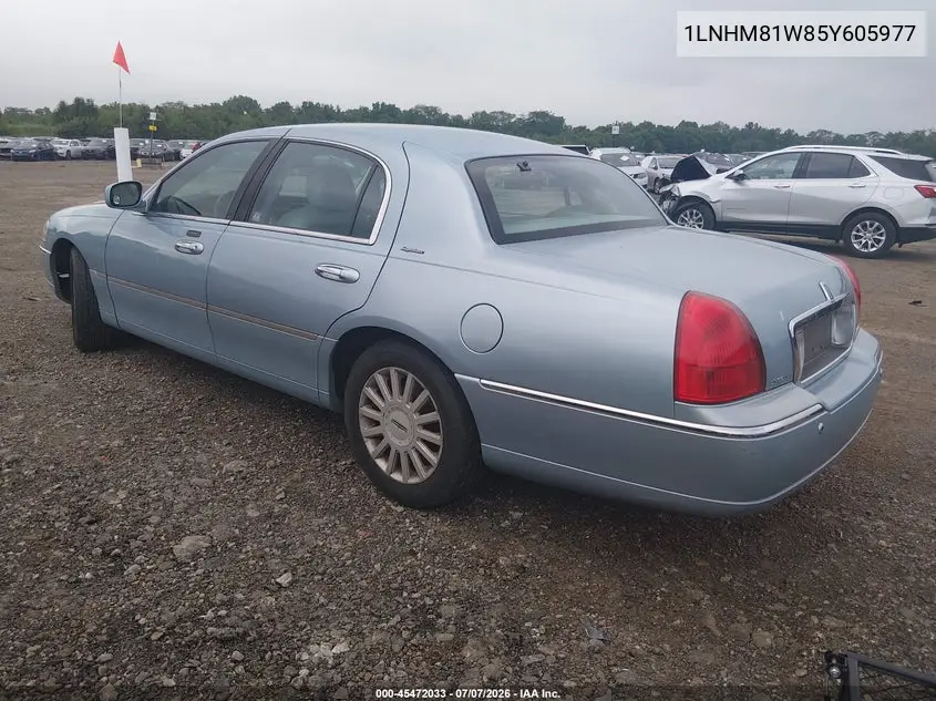 2005 Lincoln Town Car Signature VIN: 1LNHM81W85Y605977 Lot: 45472033