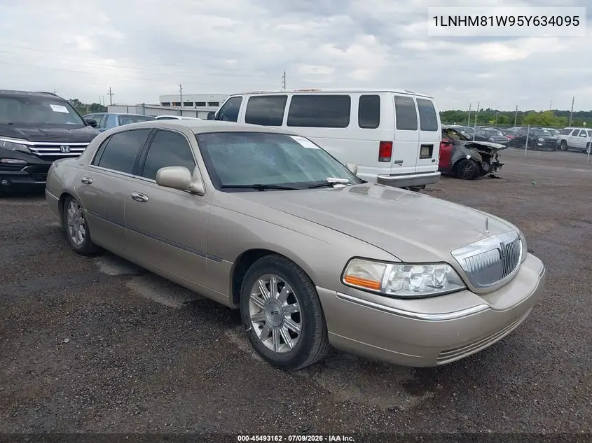 2005 Lincoln Town Car Signature VIN: 1LNHM81W95Y634095 Lot: 45493162