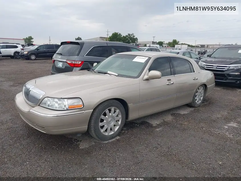2005 Lincoln Town Car Signature VIN: 1LNHM81W95Y634095 Lot: 45493162