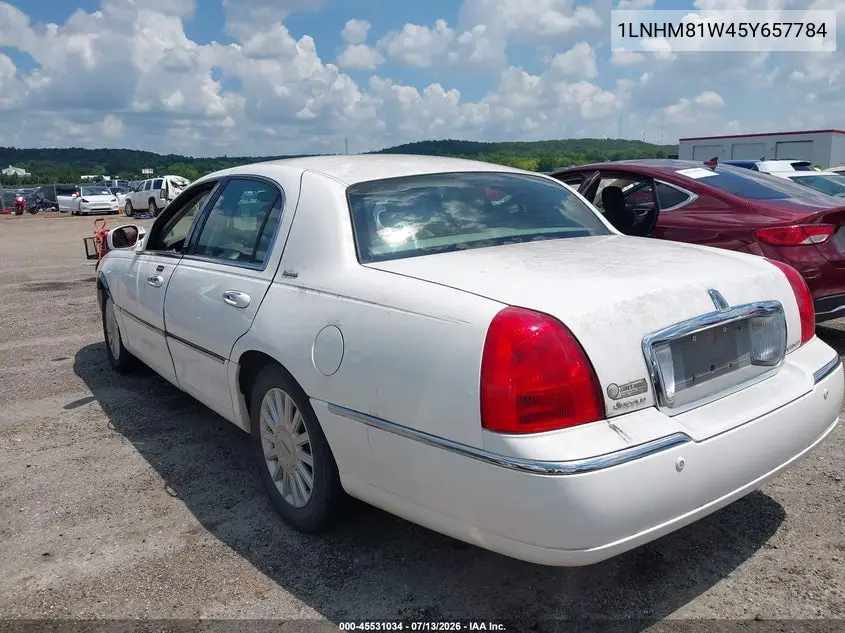 2005 Lincoln Town Car Signature VIN: 1LNHM81W45Y657784 Lot: 45531034