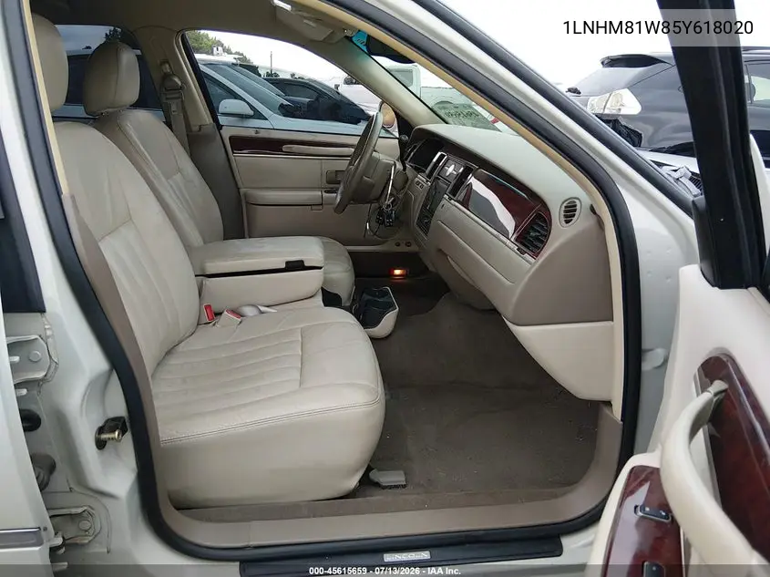 2005 Lincoln Town Car Signature VIN: 1LNHM81W85Y618020 Lot: 45615659