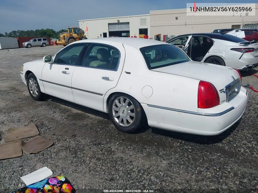 2006 Lincoln Town Car Signature Limited VIN: 1LNHM82V56Y625966 Lot: 45252496