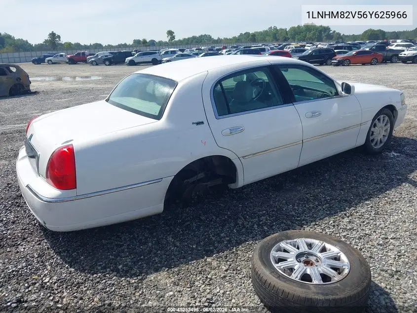 2006 Lincoln Town Car Signature Limited VIN: 1LNHM82V56Y625966 Lot: 45252496