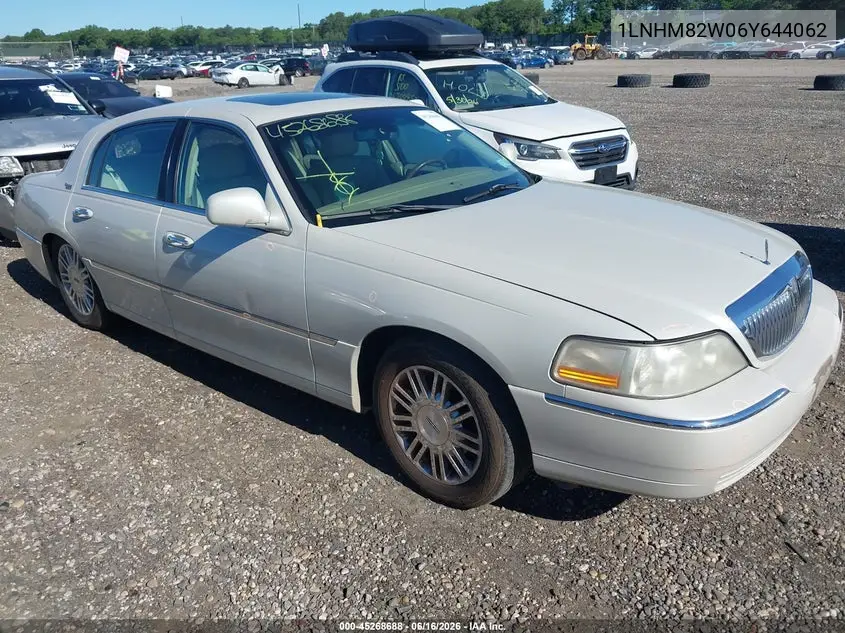 2006 Lincoln Town Car Signature Limited VIN: 1LNHM82W06Y644062 Lot: 45268688