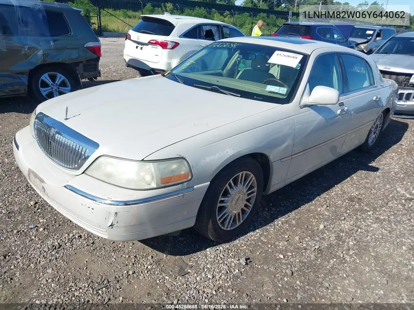 2006 Lincoln Town Car Signature Limited VIN: 1LNHM82W06Y644062 Lot: 45268688