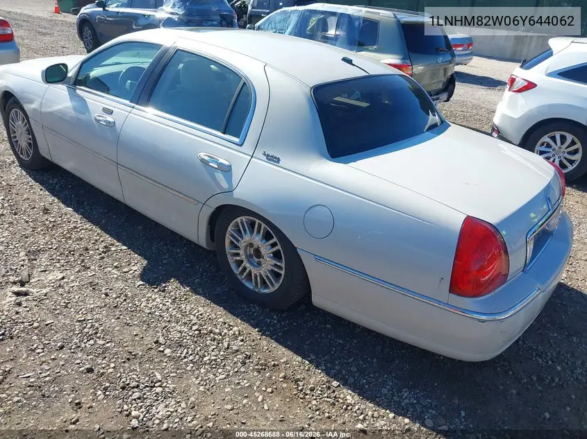 2006 Lincoln Town Car Signature Limited VIN: 1LNHM82W06Y644062 Lot: 45268688