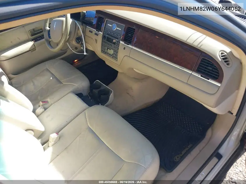2006 Lincoln Town Car Signature Limited VIN: 1LNHM82W06Y644062 Lot: 45268688