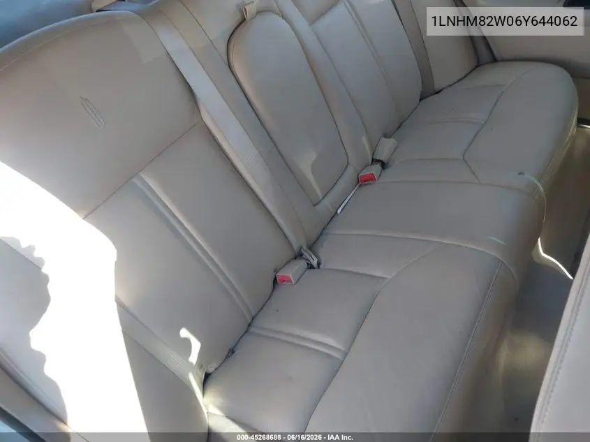 2006 Lincoln Town Car Signature Limited VIN: 1LNHM82W06Y644062 Lot: 45268688