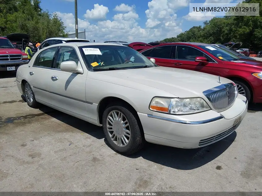 2007 Lincoln Town Car Signature Limited VIN: 1LNHM82V07Y612916 Lot: 44706163