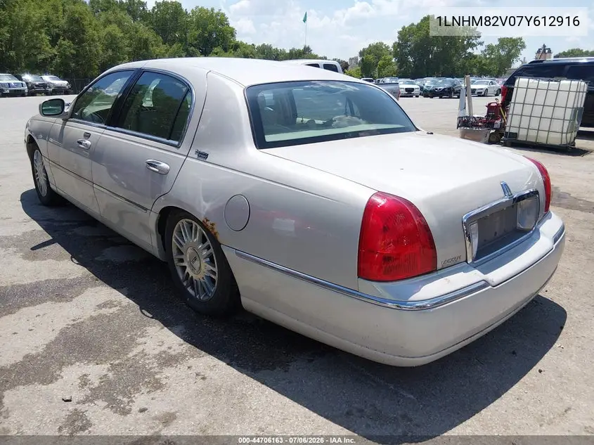 2007 Lincoln Town Car Signature Limited VIN: 1LNHM82V07Y612916 Lot: 44706163