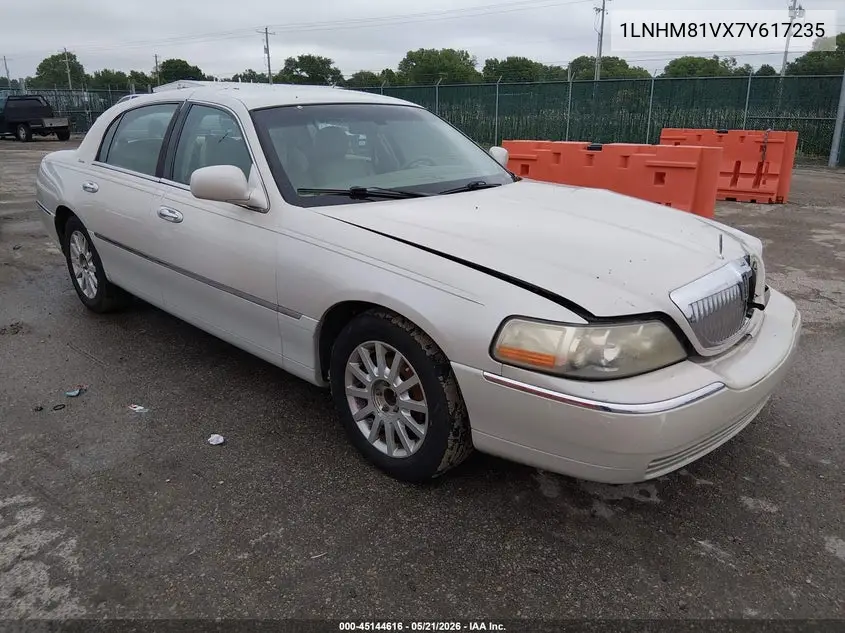 2007 Lincoln Town Car Signature VIN: 1LNHM81VX7Y617235 Lot: 45144616