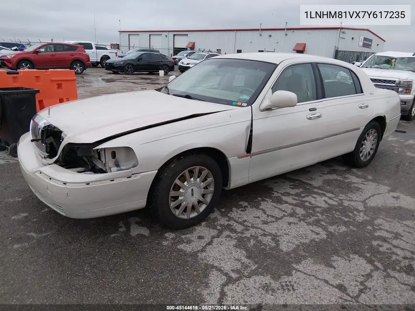 2007 Lincoln Town Car Signature VIN: 1LNHM81VX7Y617235 Lot: 45144616