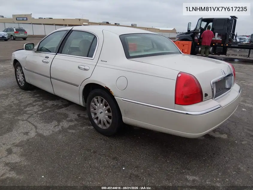 2007 Lincoln Town Car Signature VIN: 1LNHM81VX7Y617235 Lot: 45144616