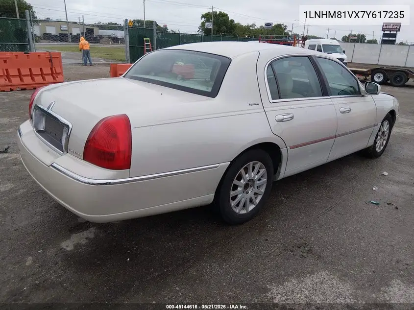 2007 Lincoln Town Car Signature VIN: 1LNHM81VX7Y617235 Lot: 45144616