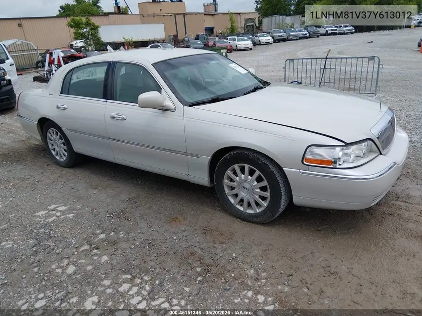 2007 Lincoln Town Car Signature VIN: 1LNHM81V37Y613012 Lot: 45151346