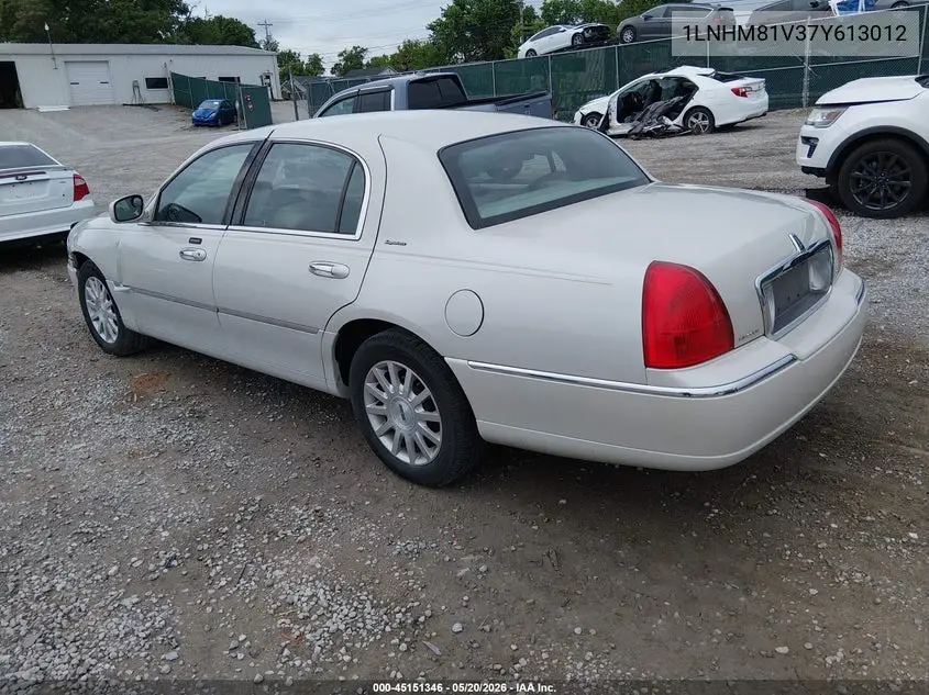 2007 Lincoln Town Car Signature VIN: 1LNHM81V37Y613012 Lot: 45151346