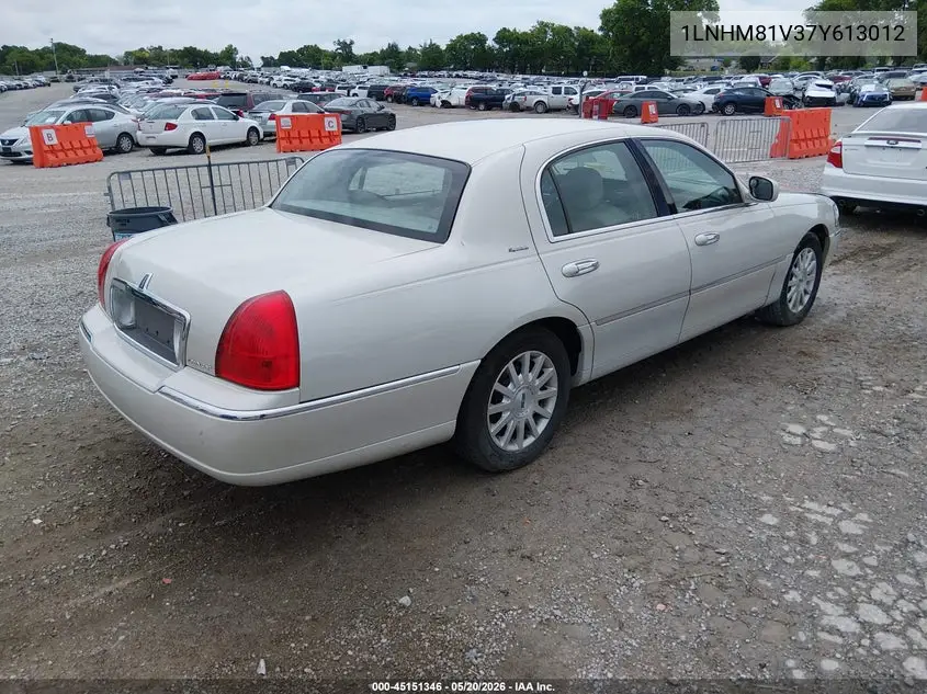 2007 Lincoln Town Car Signature VIN: 1LNHM81V37Y613012 Lot: 45151346