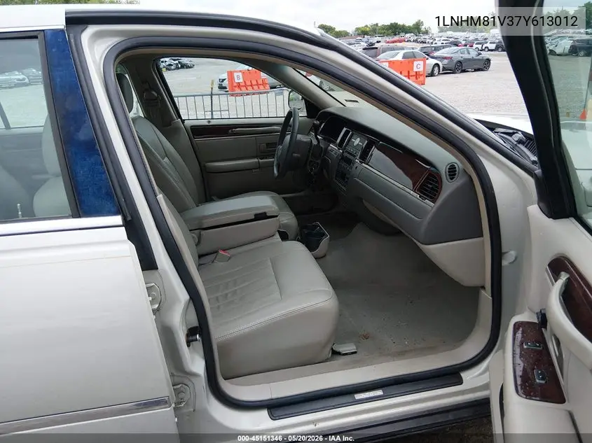 2007 Lincoln Town Car Signature VIN: 1LNHM81V37Y613012 Lot: 45151346