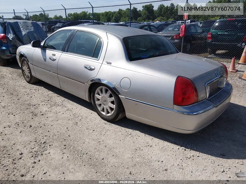 2007 Lincoln Town Car Signature Limited VIN: 1LNHM82V87Y607074 Lot: 45232890