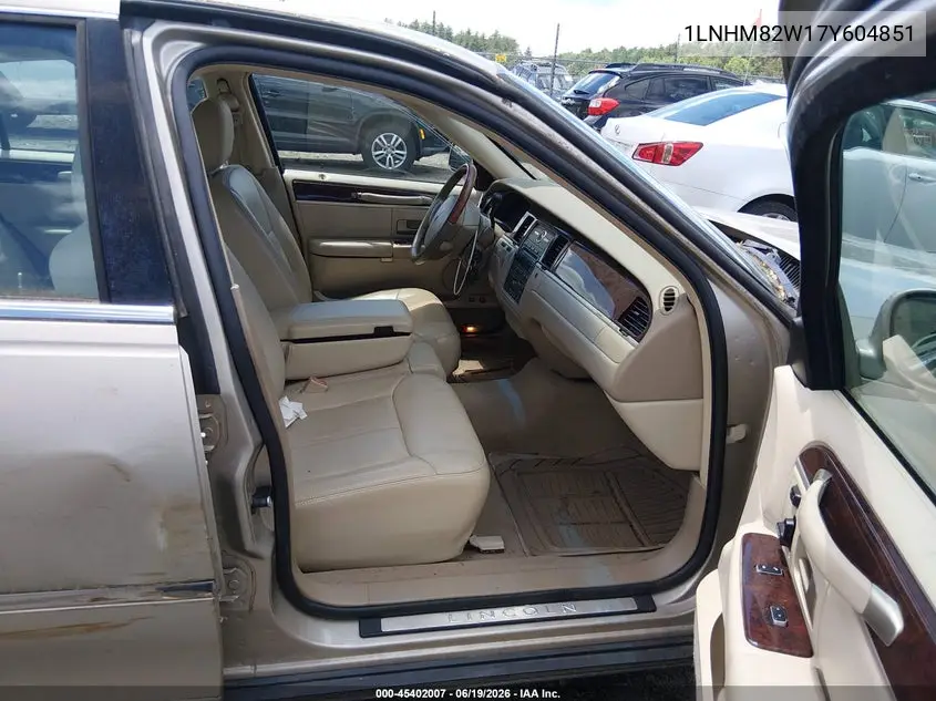 2007 Lincoln Town Car Signature Limited VIN: 1LNHM82W17Y604851 Lot: 45402007