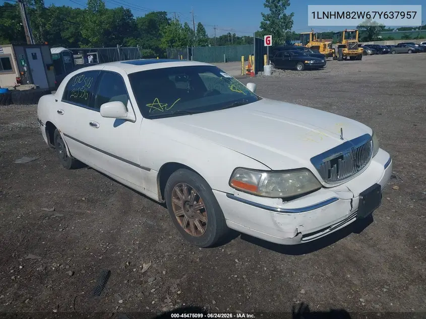 2007 Lincoln Town Car Signature Limited VIN: 1LNHM82W67Y637957 Lot: 45475099