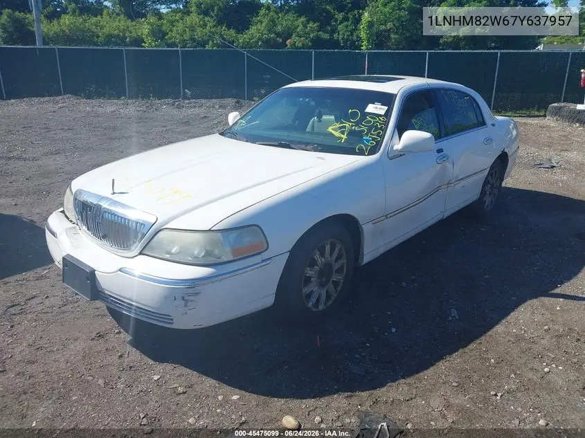 2007 Lincoln Town Car Signature Limited VIN: 1LNHM82W67Y637957 Lot: 45475099