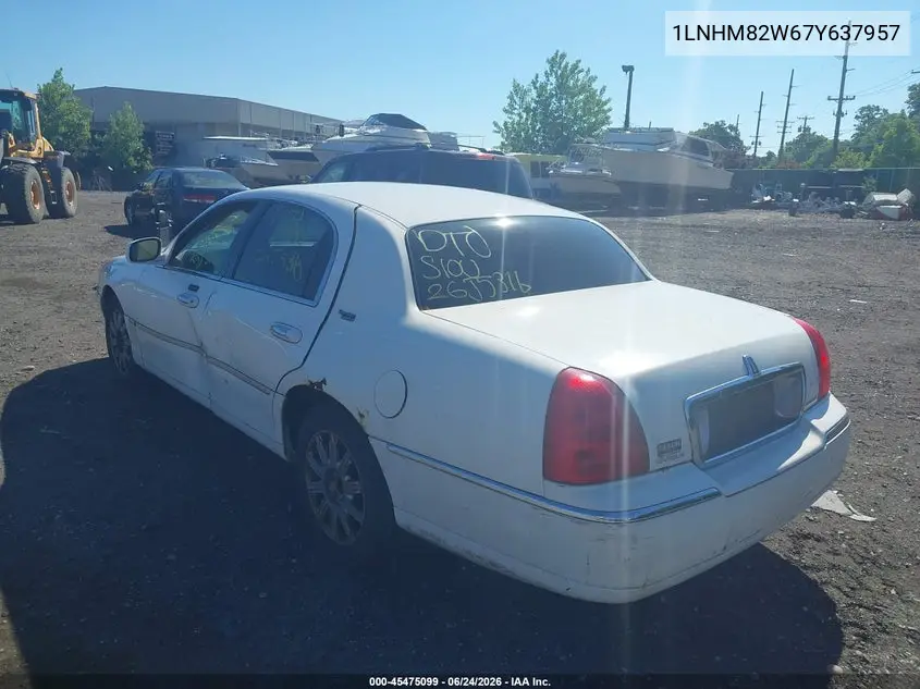 2007 Lincoln Town Car Signature Limited VIN: 1LNHM82W67Y637957 Lot: 45475099