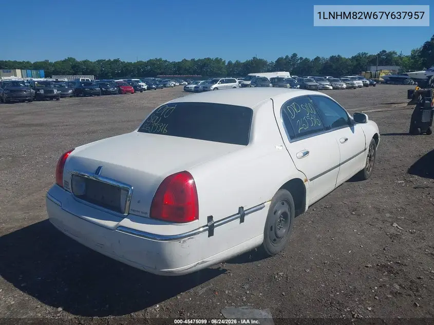 2007 Lincoln Town Car Signature Limited VIN: 1LNHM82W67Y637957 Lot: 45475099