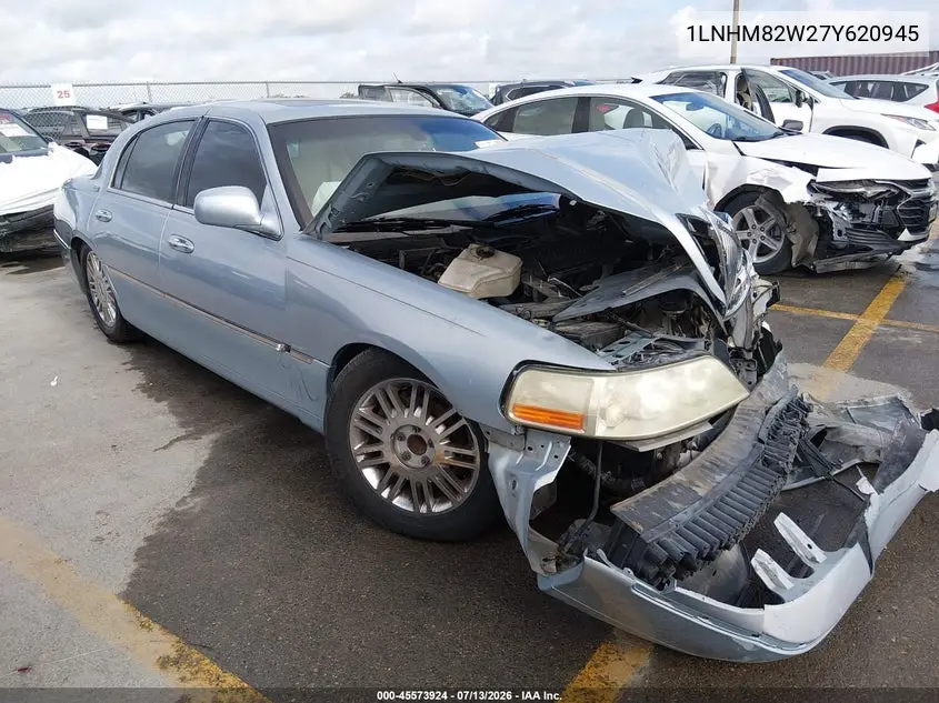 2007 Lincoln Town Car Signature Limited VIN: 1LNHM82W27Y620945 Lot: 45573924