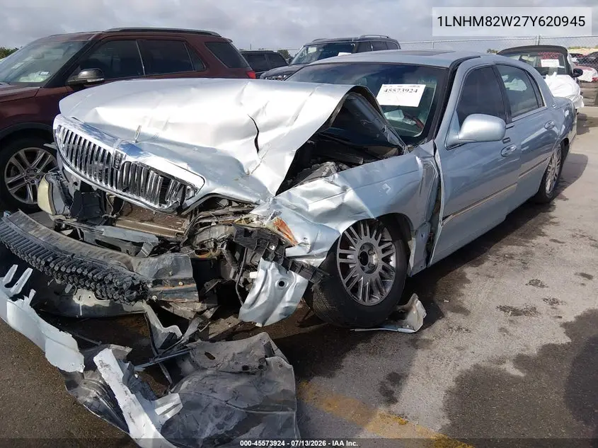 2007 Lincoln Town Car Signature Limited VIN: 1LNHM82W27Y620945 Lot: 45573924
