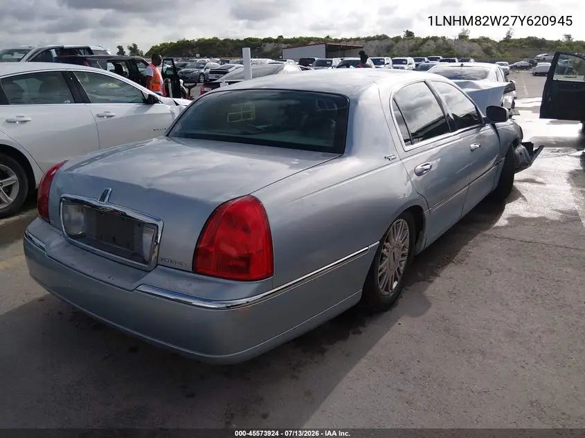 2007 Lincoln Town Car Signature Limited VIN: 1LNHM82W27Y620945 Lot: 45573924