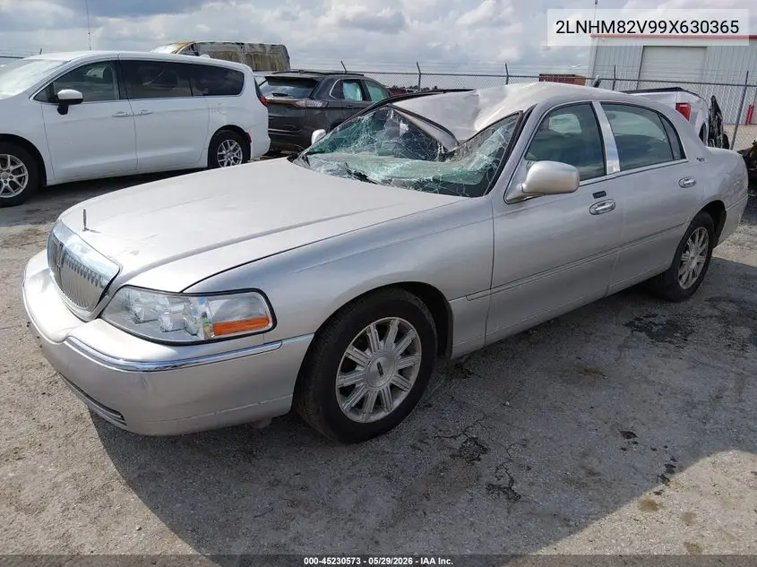 2009 Lincoln Town Car Signature Limited VIN: 2LNHM82V99X630365 Lot: 45230573