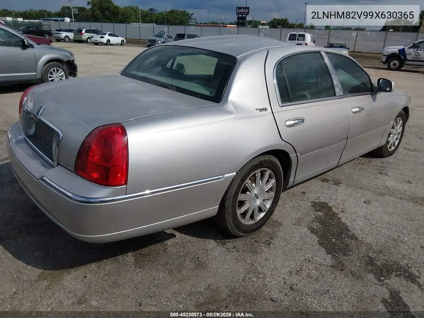 2009 Lincoln Town Car Signature Limited VIN: 2LNHM82V99X630365 Lot: 45230573