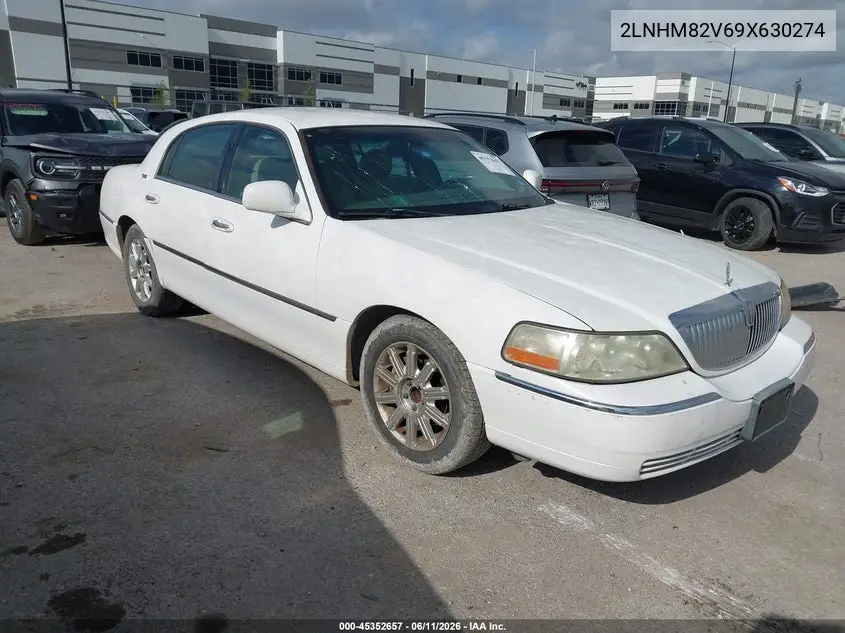 2009 Lincoln Town Car Signature Limited VIN: 2LNHM82V69X630274 Lot: 45352657