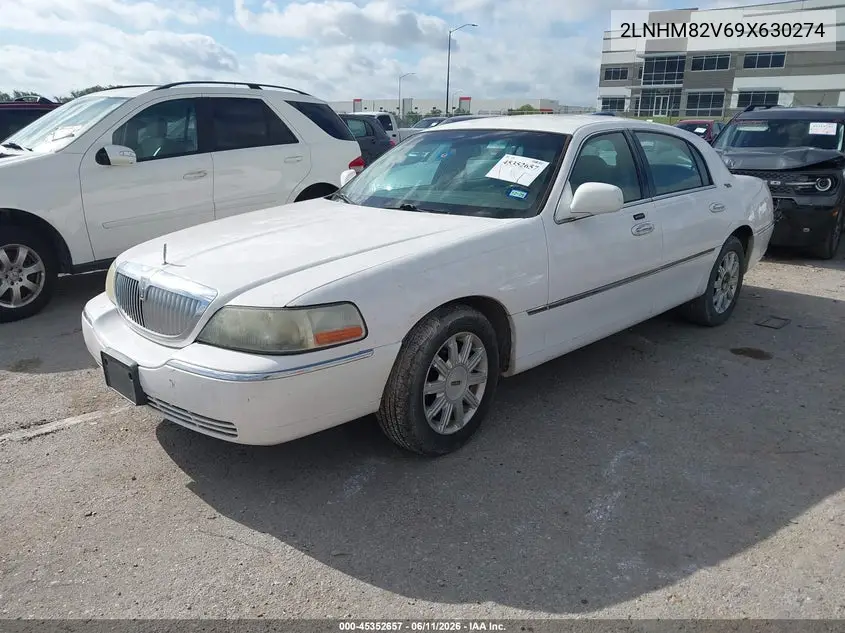 2009 Lincoln Town Car Signature Limited VIN: 2LNHM82V69X630274 Lot: 45352657