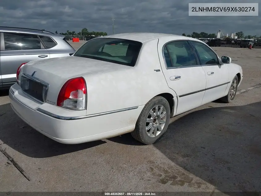 2009 Lincoln Town Car Signature Limited VIN: 2LNHM82V69X630274 Lot: 45352657