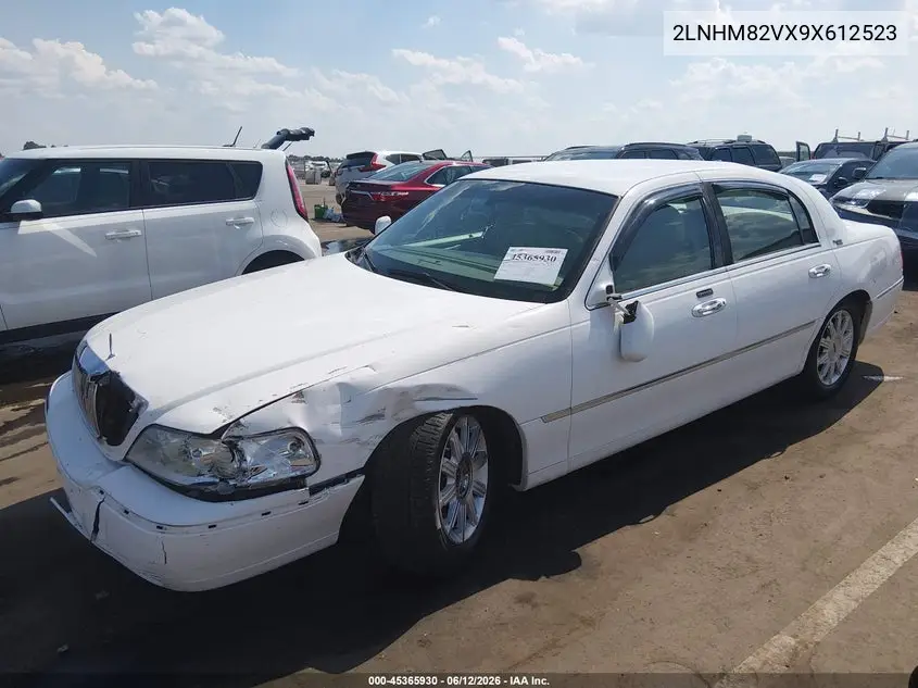 2009 Lincoln Town Car Signature Limited VIN: 2LNHM82VX9X612523 Lot: 45365930