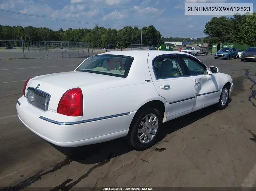 2009 Lincoln Town Car Signature Limited VIN: 2LNHM82VX9X612523 Lot: 45365930