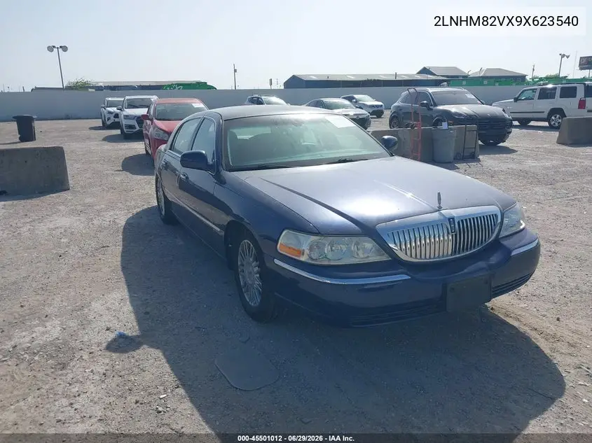 2009 Lincoln Town Car Signature Limited VIN: 2LNHM82VX9X623540 Lot: 45501012
