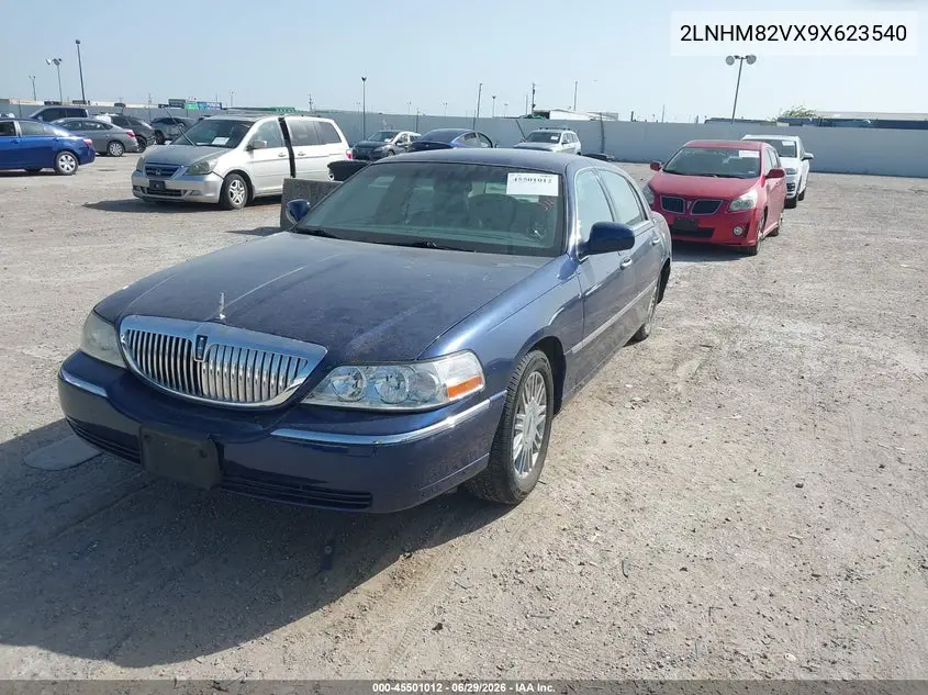 2009 Lincoln Town Car Signature Limited VIN: 2LNHM82VX9X623540 Lot: 45501012