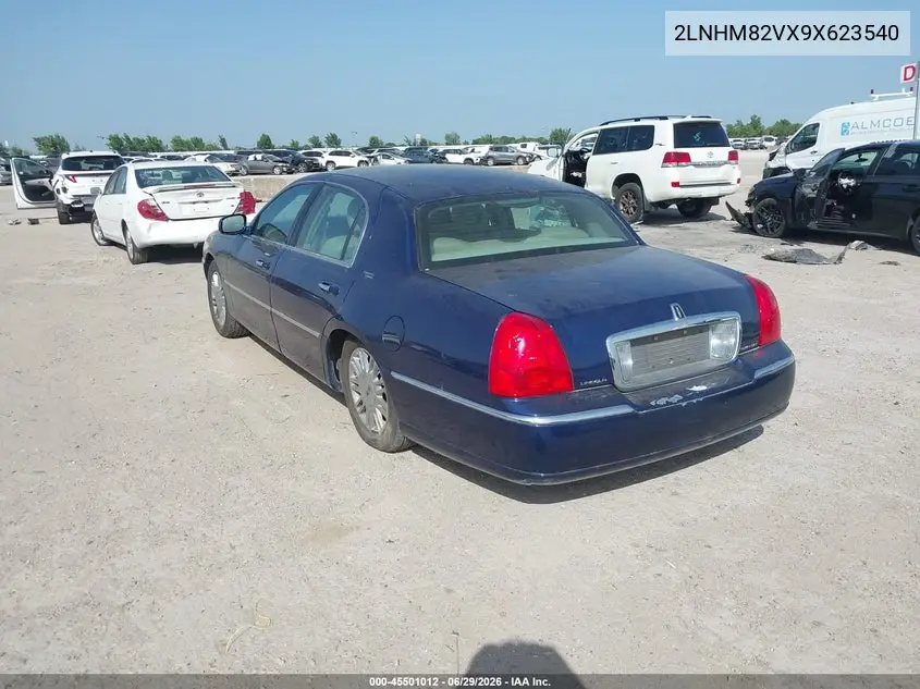 2009 Lincoln Town Car Signature Limited VIN: 2LNHM82VX9X623540 Lot: 45501012