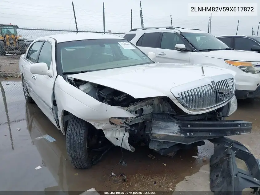 2009 Lincoln Town Car Signature Limited VIN: 2LNHM82V59X617872 Lot: 45619405