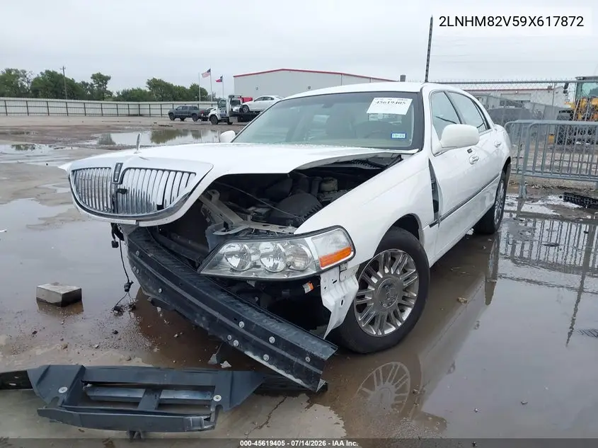 2009 Lincoln Town Car Signature Limited VIN: 2LNHM82V59X617872 Lot: 45619405