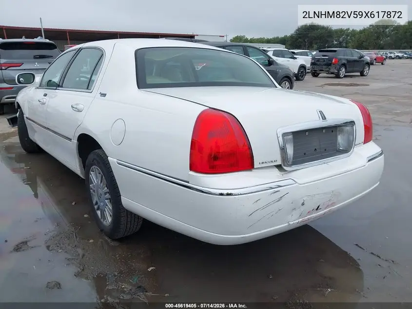 2009 Lincoln Town Car Signature Limited VIN: 2LNHM82V59X617872 Lot: 45619405