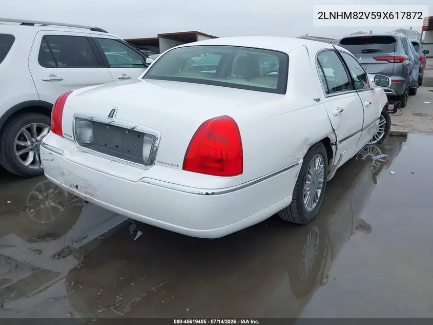 2009 Lincoln Town Car Signature Limited VIN: 2LNHM82V59X617872 Lot: 45619405