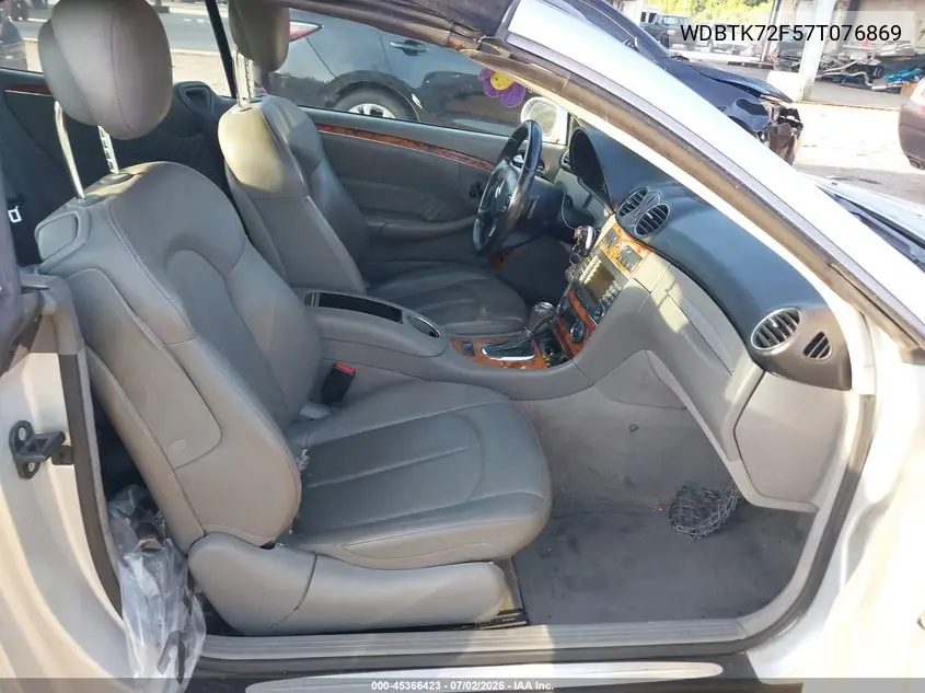 2007 Mercedes-Benz Clk 550 VIN: WDBTK72F57T076869 Lot: 45366423